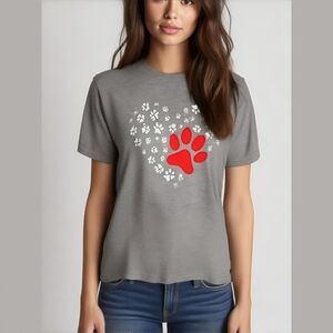 Women's Dog Paw Heart Dog Lovers Casual T-Shirt Heather Gray w/red Heart ❤️.